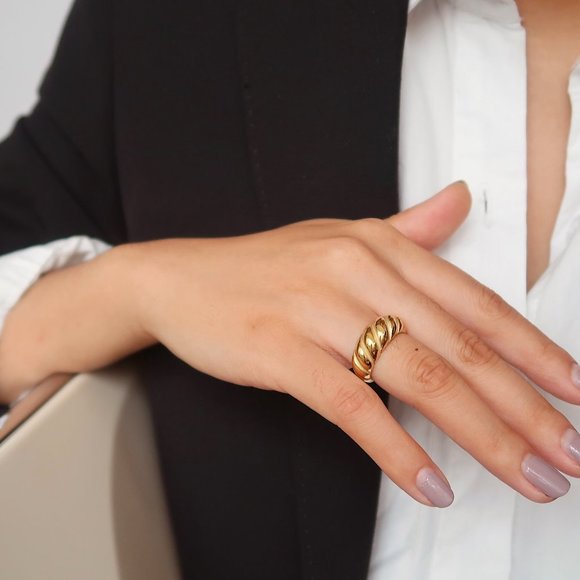 NEW 18K Gold Plated Braided Croissant Ring 0 - Picture 6 of 11